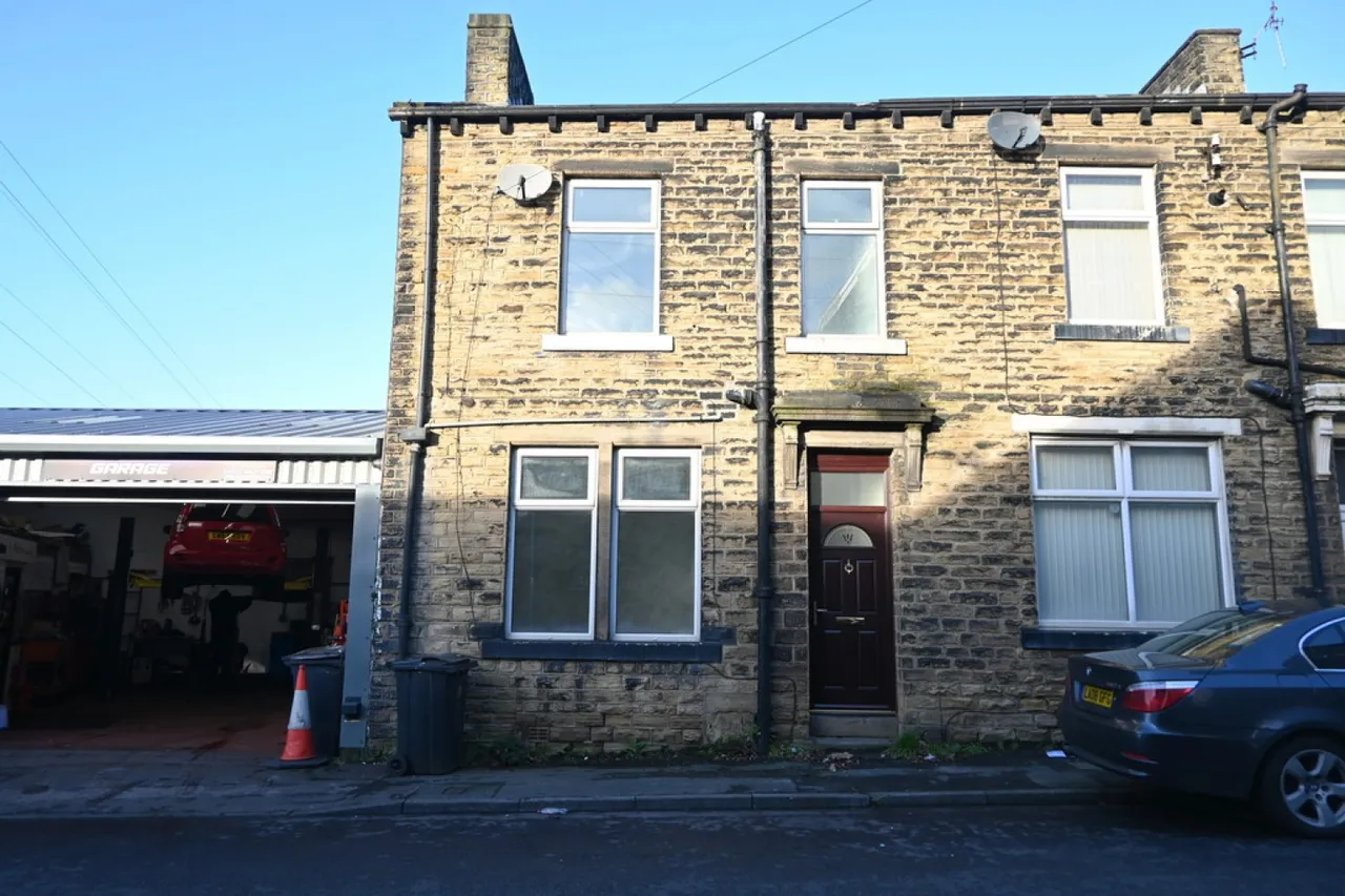 3 bed house to rent — Parkwood Street, Keighley