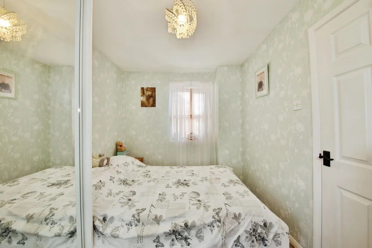 Putney Gardens, Chadwell Heath, RM6, photo 13
