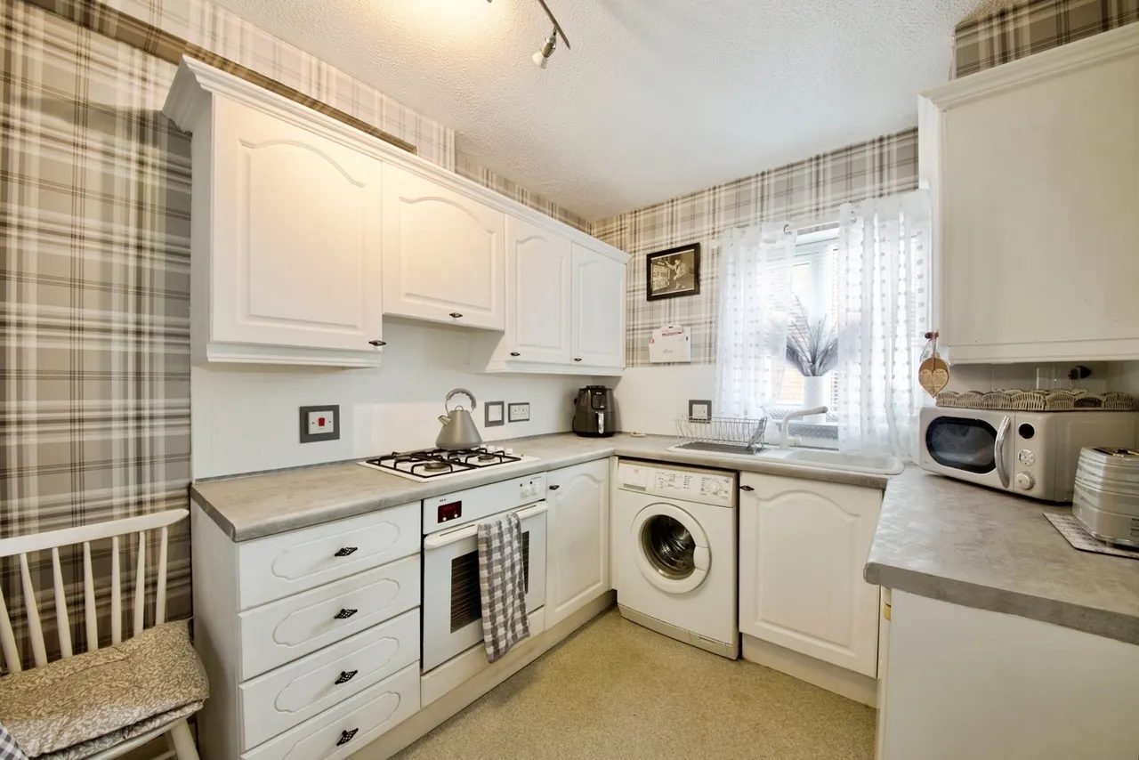 Putney Gardens, Chadwell Heath, RM6, photo 3