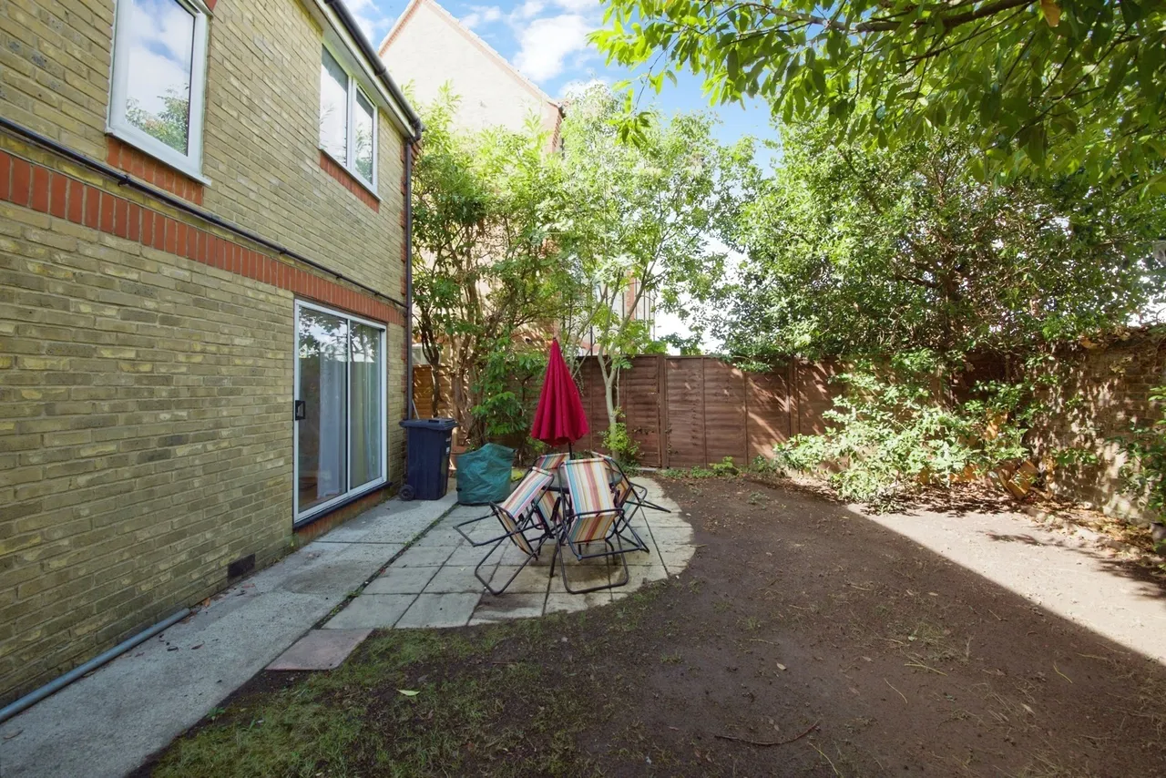 Putney Gardens, Chadwell Heath, RM6, photo 4