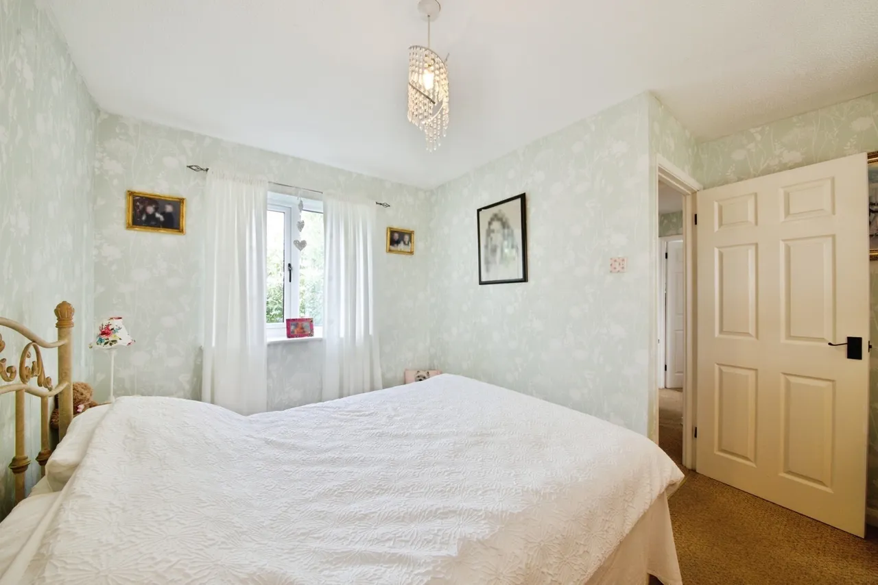 Putney Gardens, Chadwell Heath, RM6, photo 12
