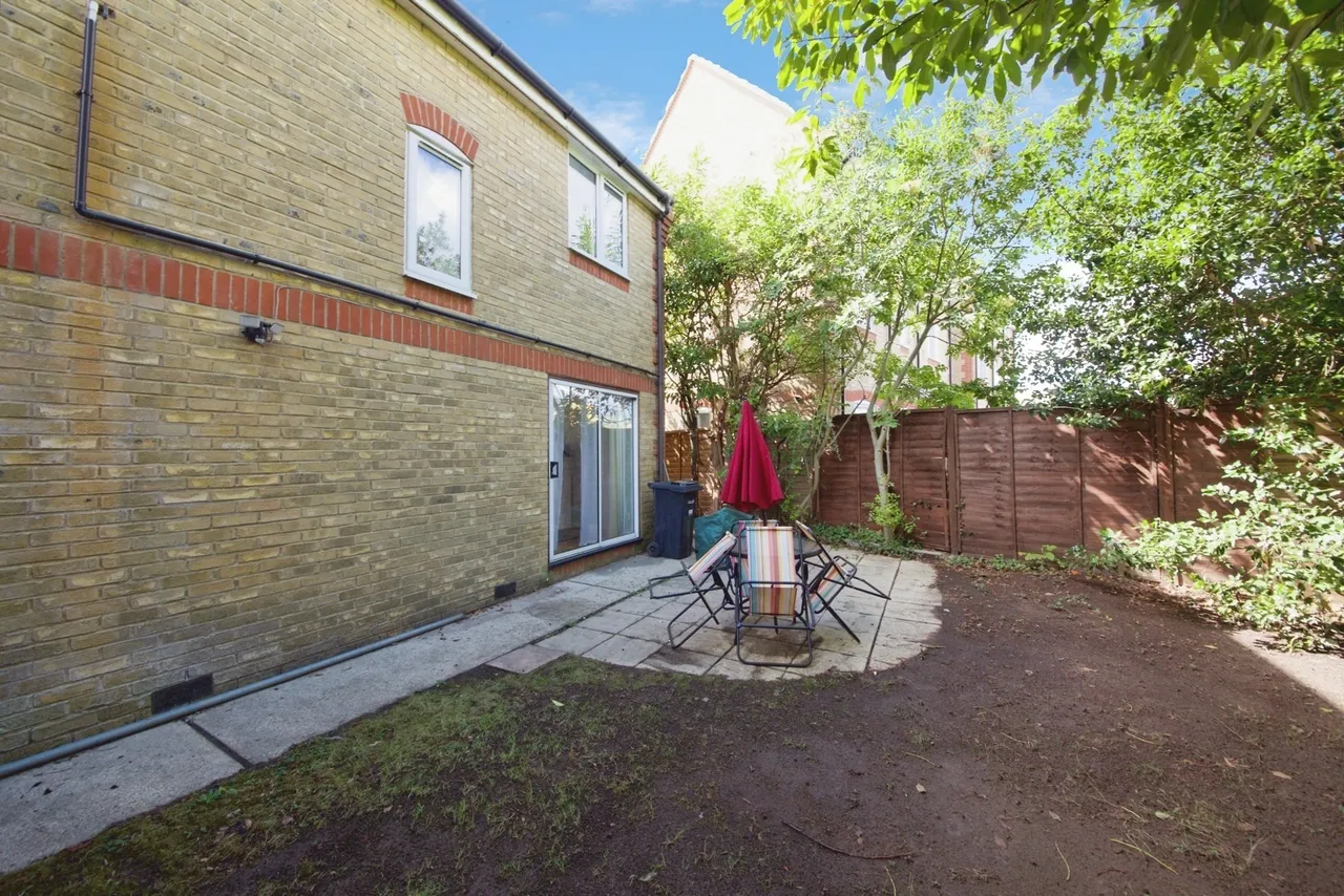 Putney Gardens, Chadwell Heath, RM6, photo 5