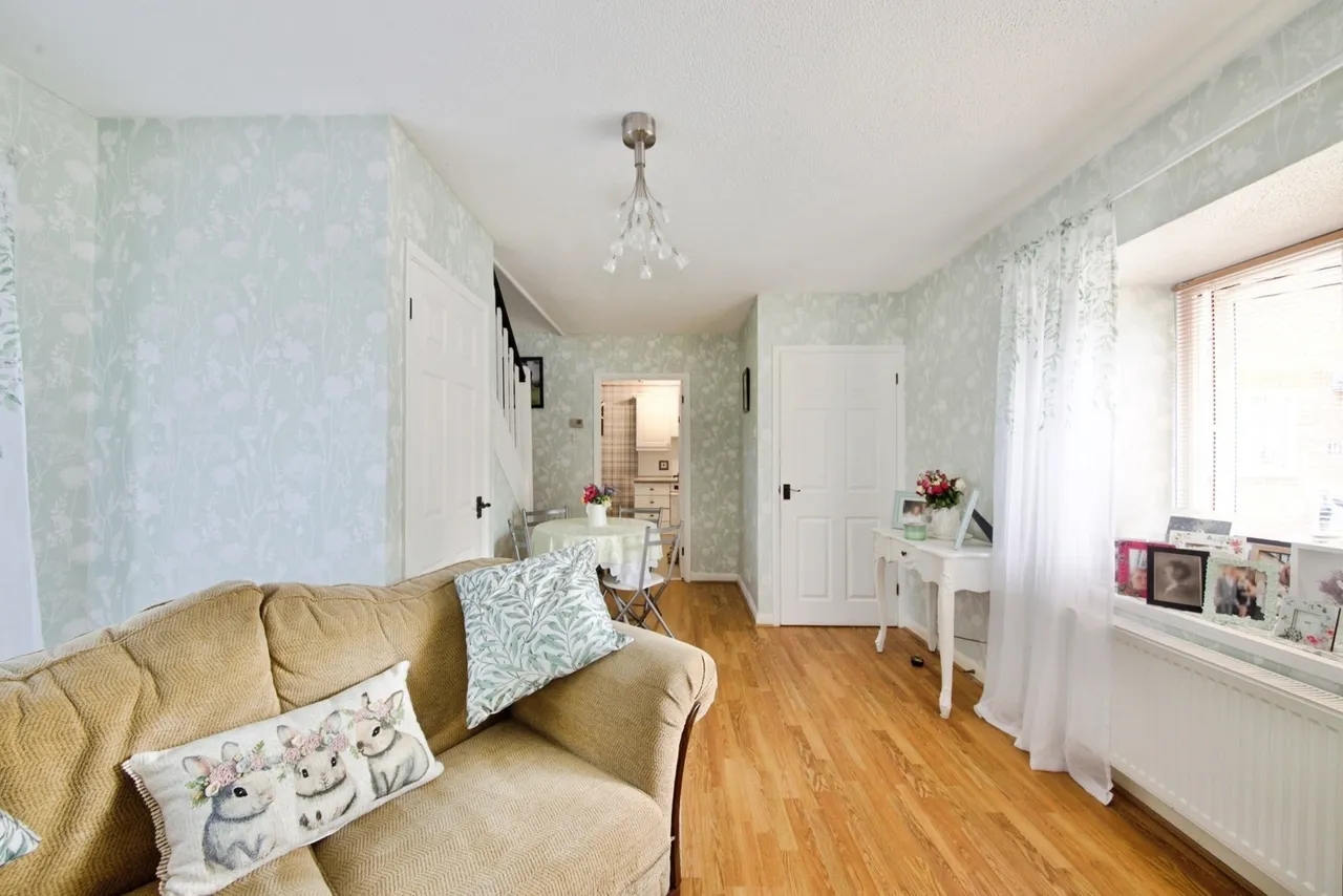 Putney Gardens, Chadwell Heath, RM6, photo 20