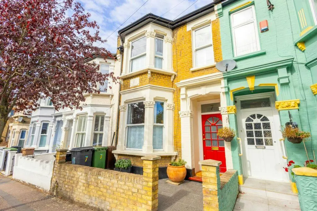 5 bed house for sale, Second Avenue, London, E17