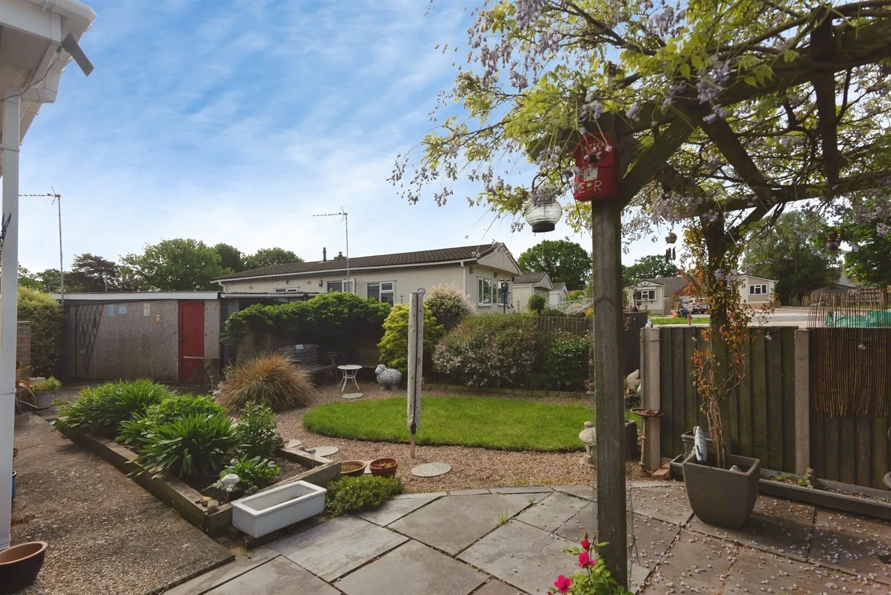 Broxburn Park, South Hykeham, LINCOLN, photo 11