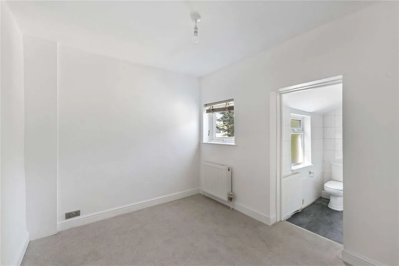 Front Street, Slip End, LU1, photo 7
