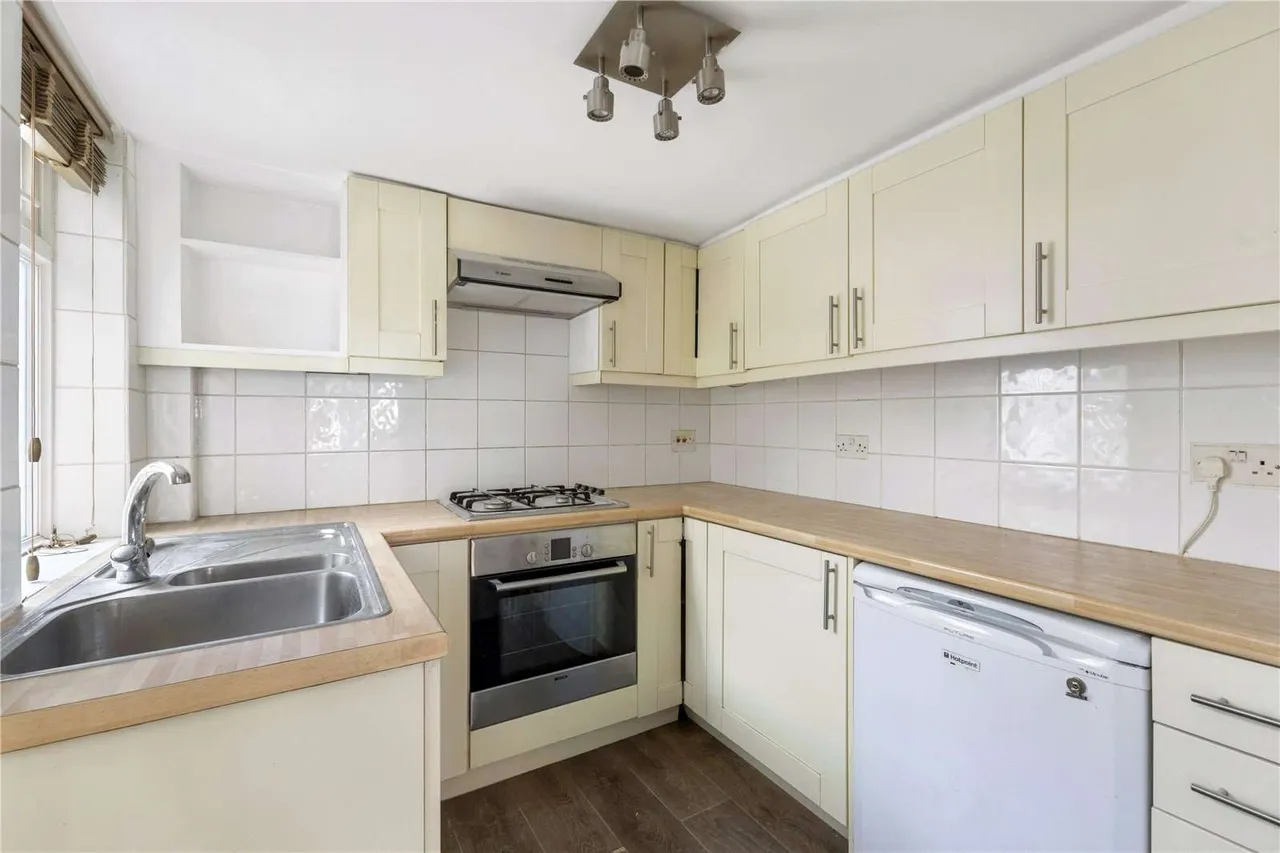 Front Street, Slip End, LU1, photo 5