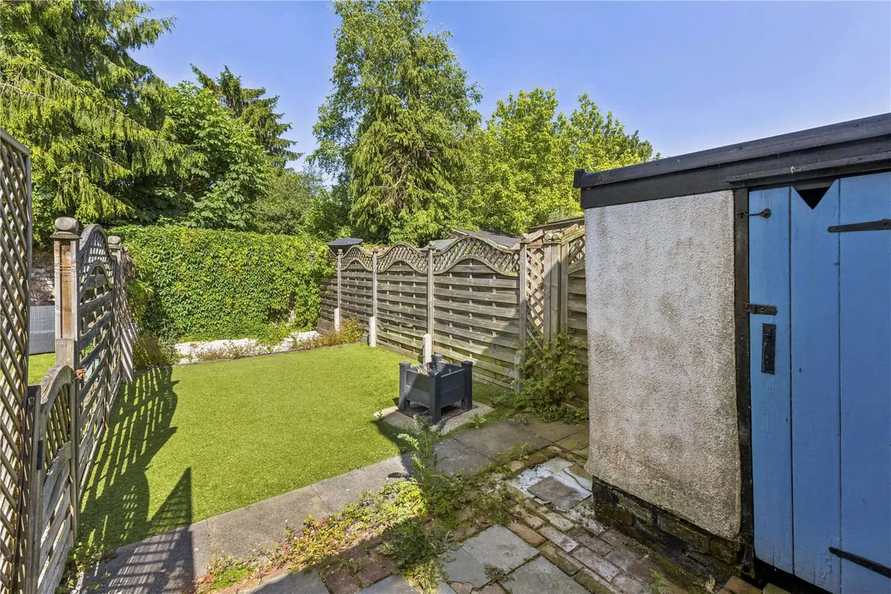 Front Street, Slip End, LU1, photo 9