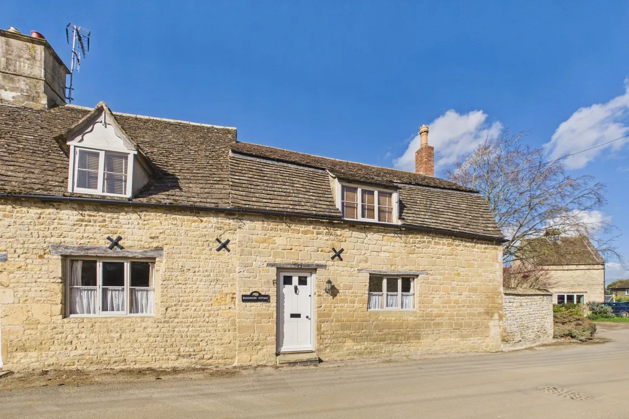 3 bed character property for sale, Main Street, Belmesthorpe, PE9