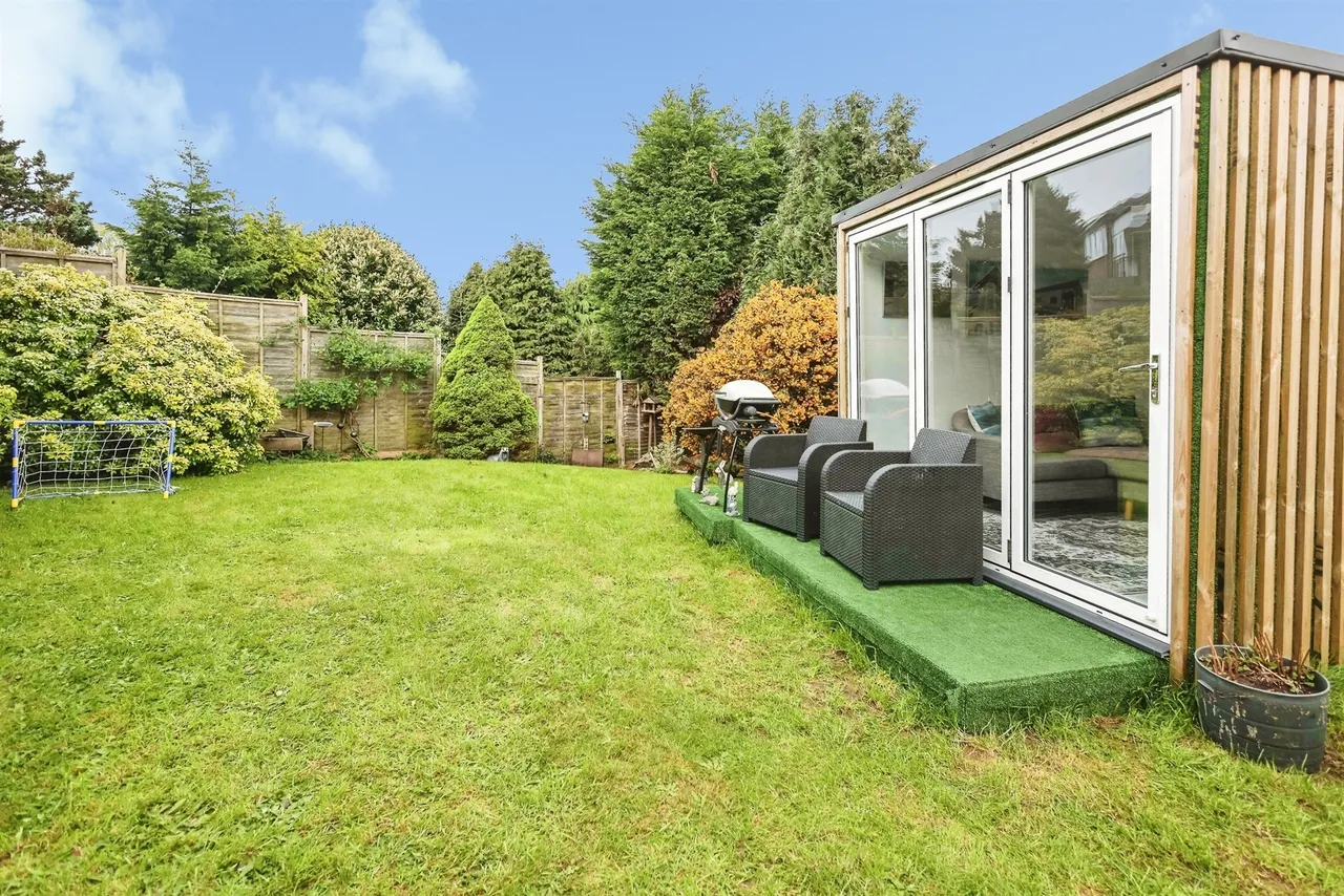 Holcroft Road, Halesowen, photo 9