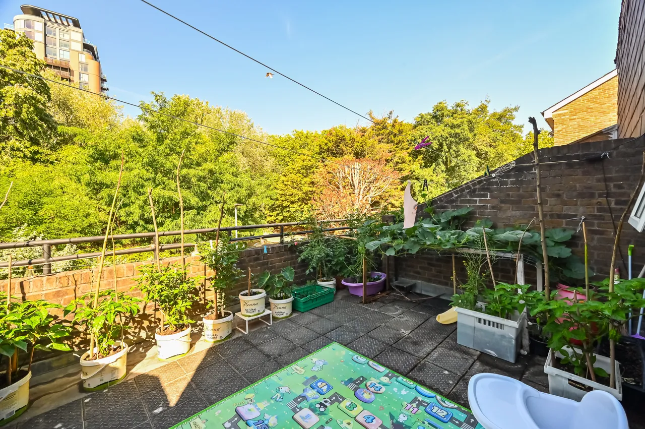 14 Wine Close, London, photo 12