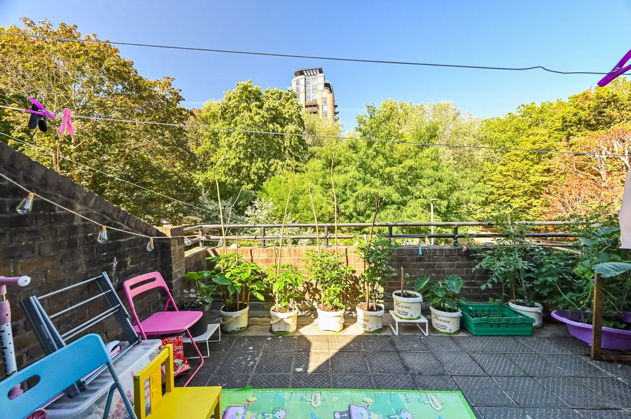 14 Wine Close, London, photo 5