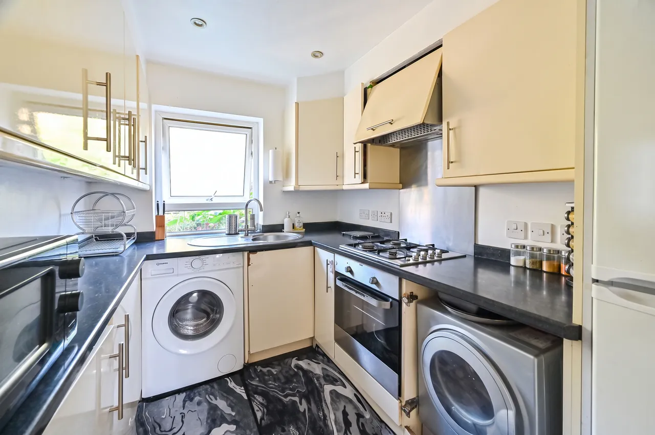 14 Wine Close, London, photo 6