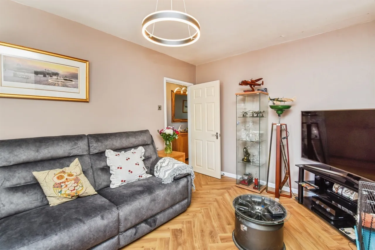 Lowden, CHIPPENHAM, photo 6