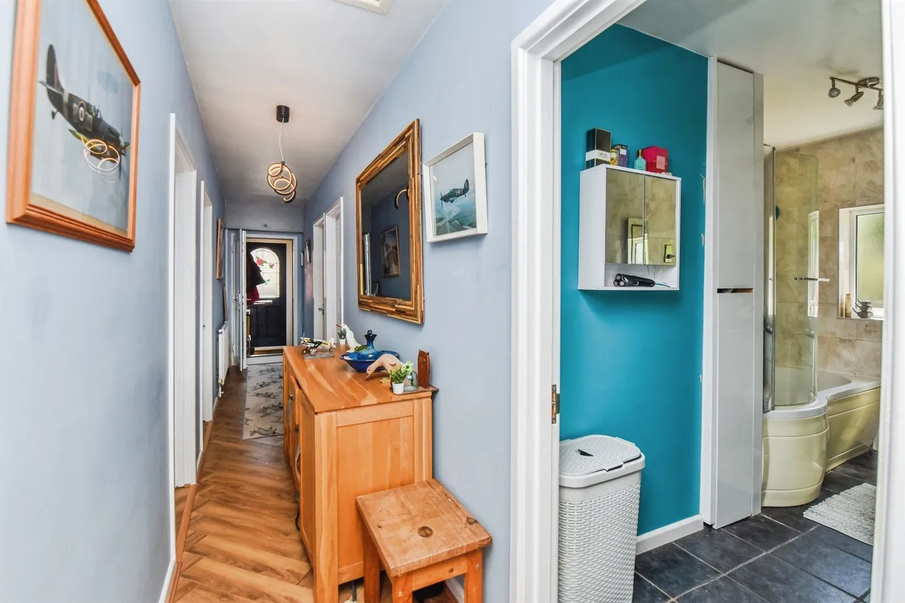 Lowden, CHIPPENHAM, photo 7