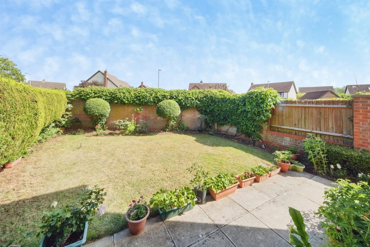 Friary Gardens, Newport Pagnell, MK16, photo 2