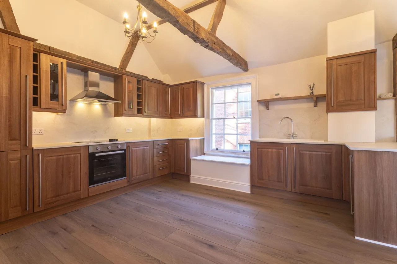 2 bed flat for sale — Bank House High Street, Hartley Wintney, Hook, RG27 8NZ