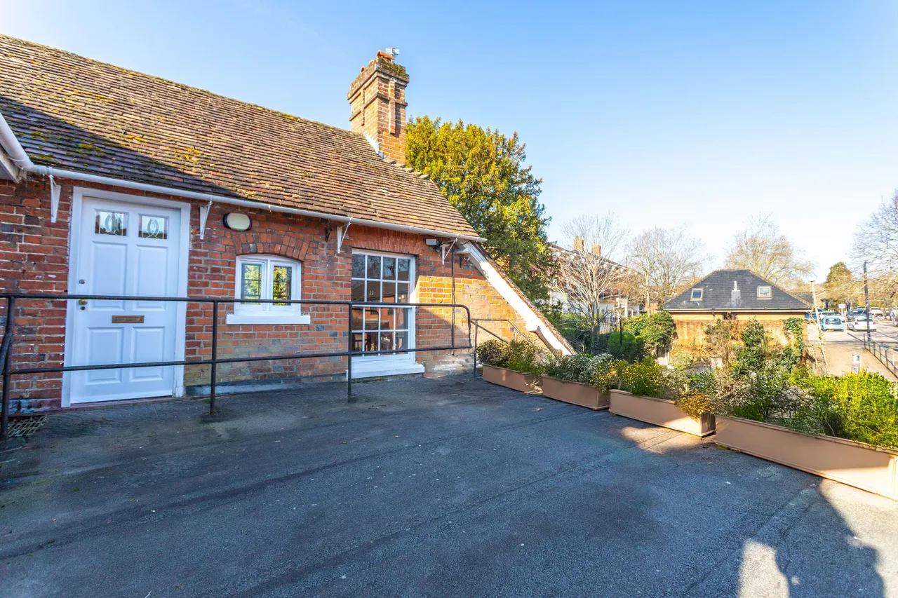 Bank House High Street, Hartley Wintney, Hook, RG27 8NZ, photo 4