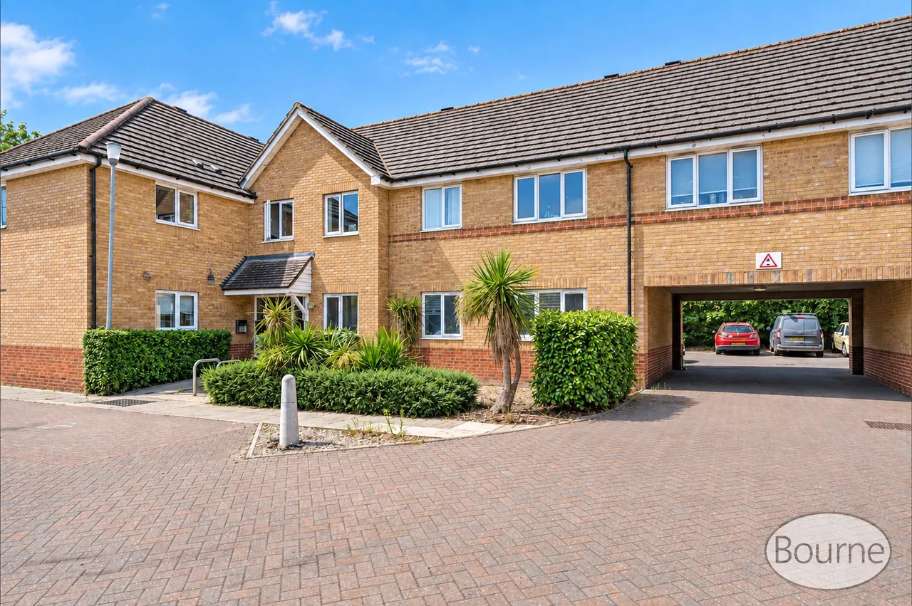 2 bed flat for sale, Woodlands Close, Guildford, GU1