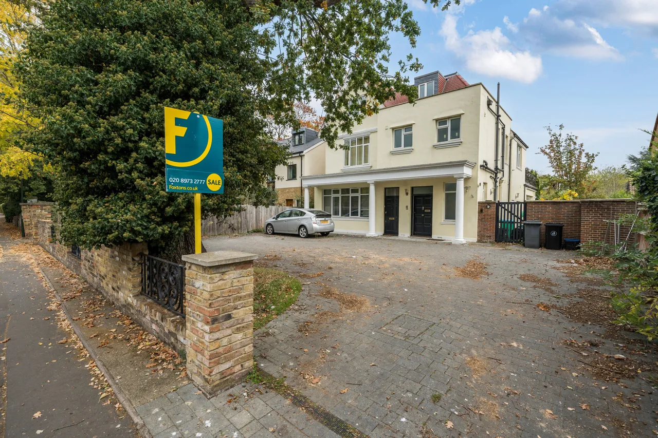 2 bed flat for sale, Hampton, TW12