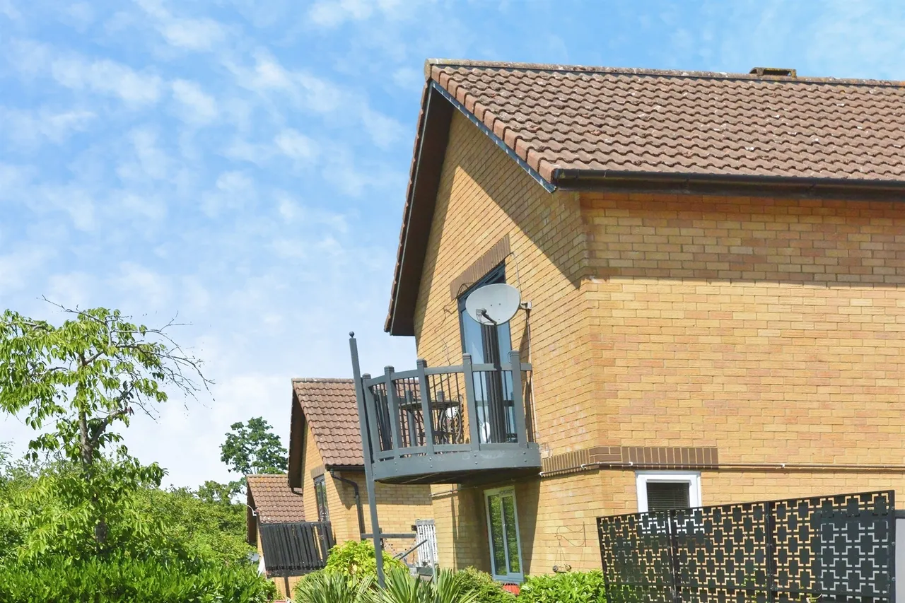 2 bed flat for sale — Gramwell, Shenley Church End, Milton Keynes