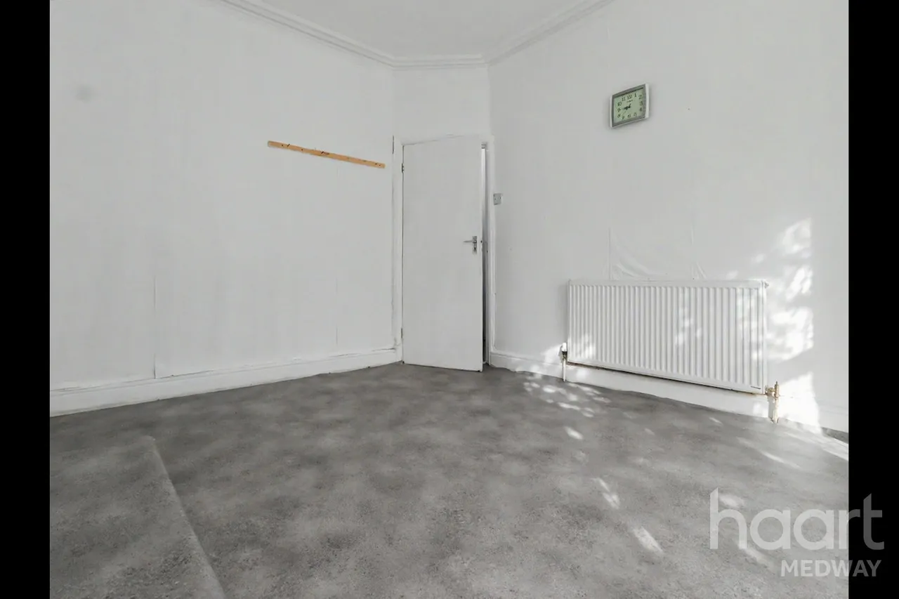 Rainham Road, ME7, photo 2