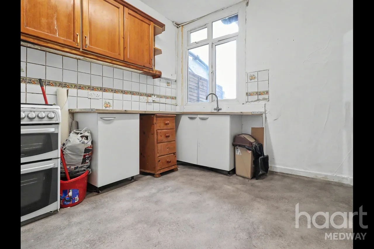 Rainham Road, ME7, photo 6