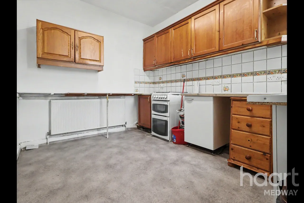 Rainham Road, ME7, photo 5