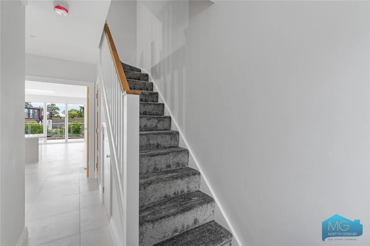 Pank Avenue, Barnet, EN5, photo 13