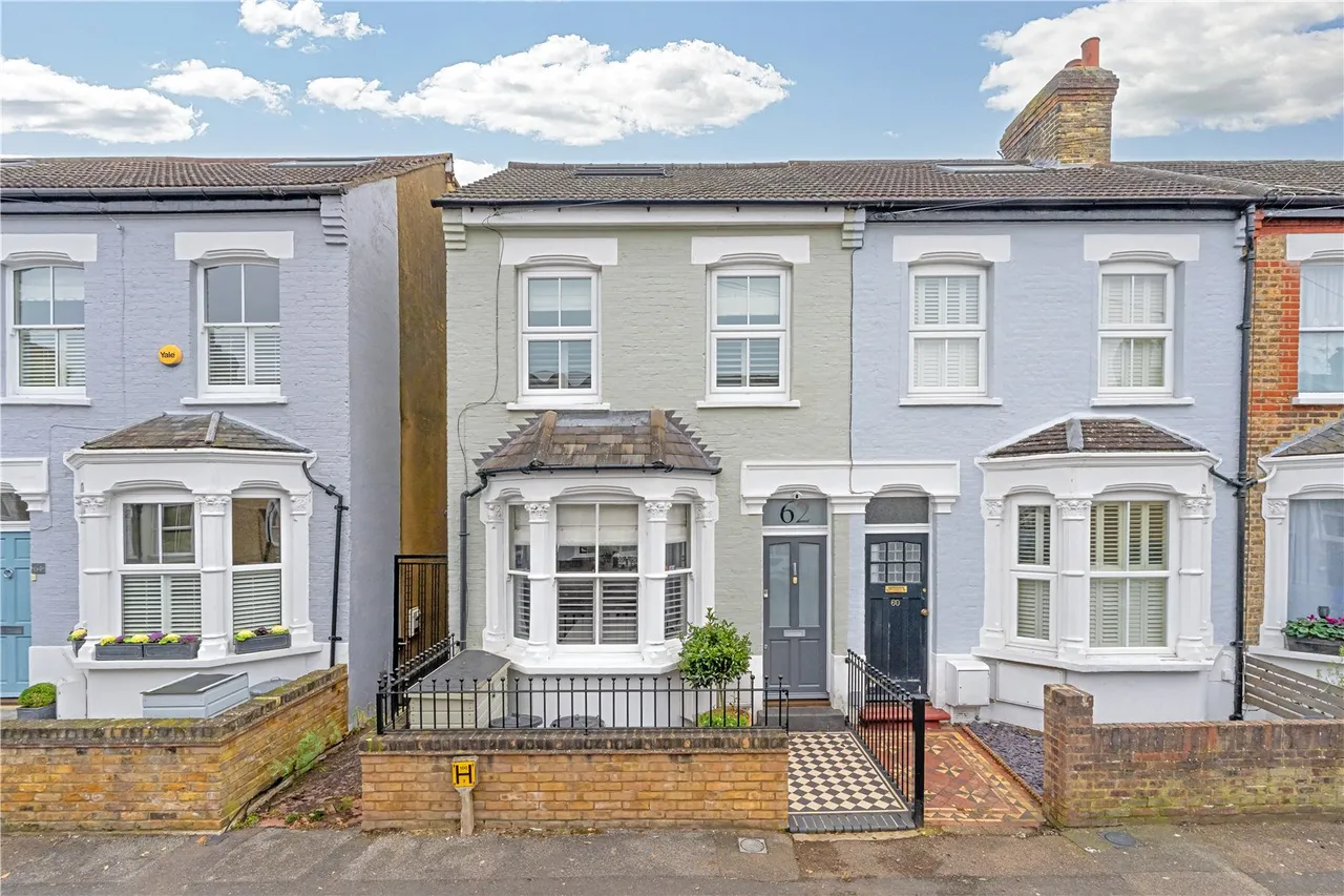 3 bed house for sale — Linden Road, Hampton, London, TW12 2JB