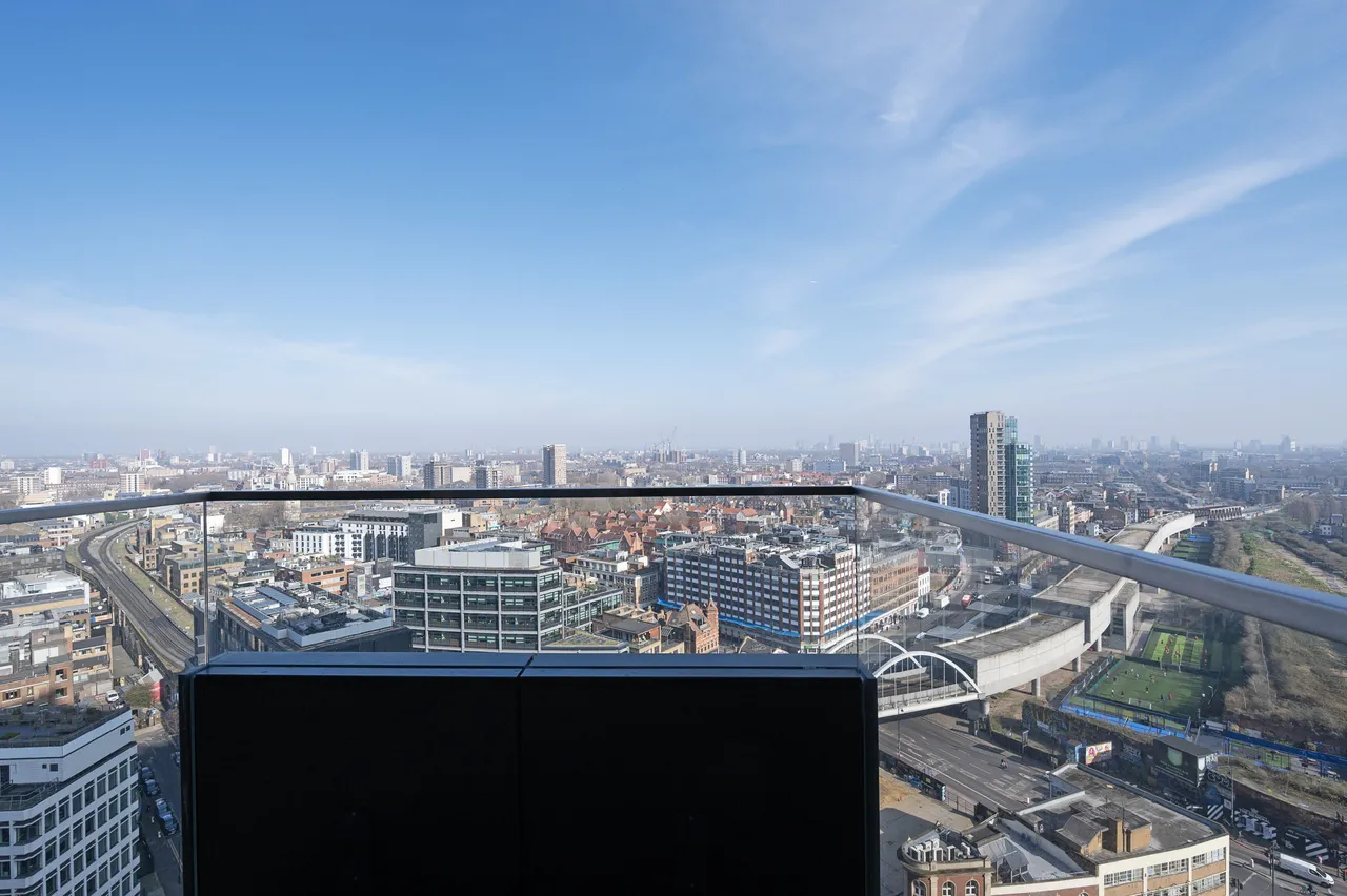London, EC2A, photo 18