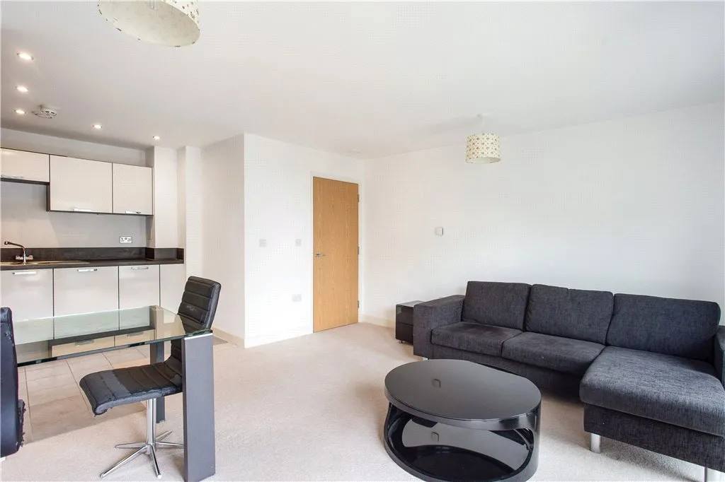 Surrey Quays Road, London, SE16, photo 2
