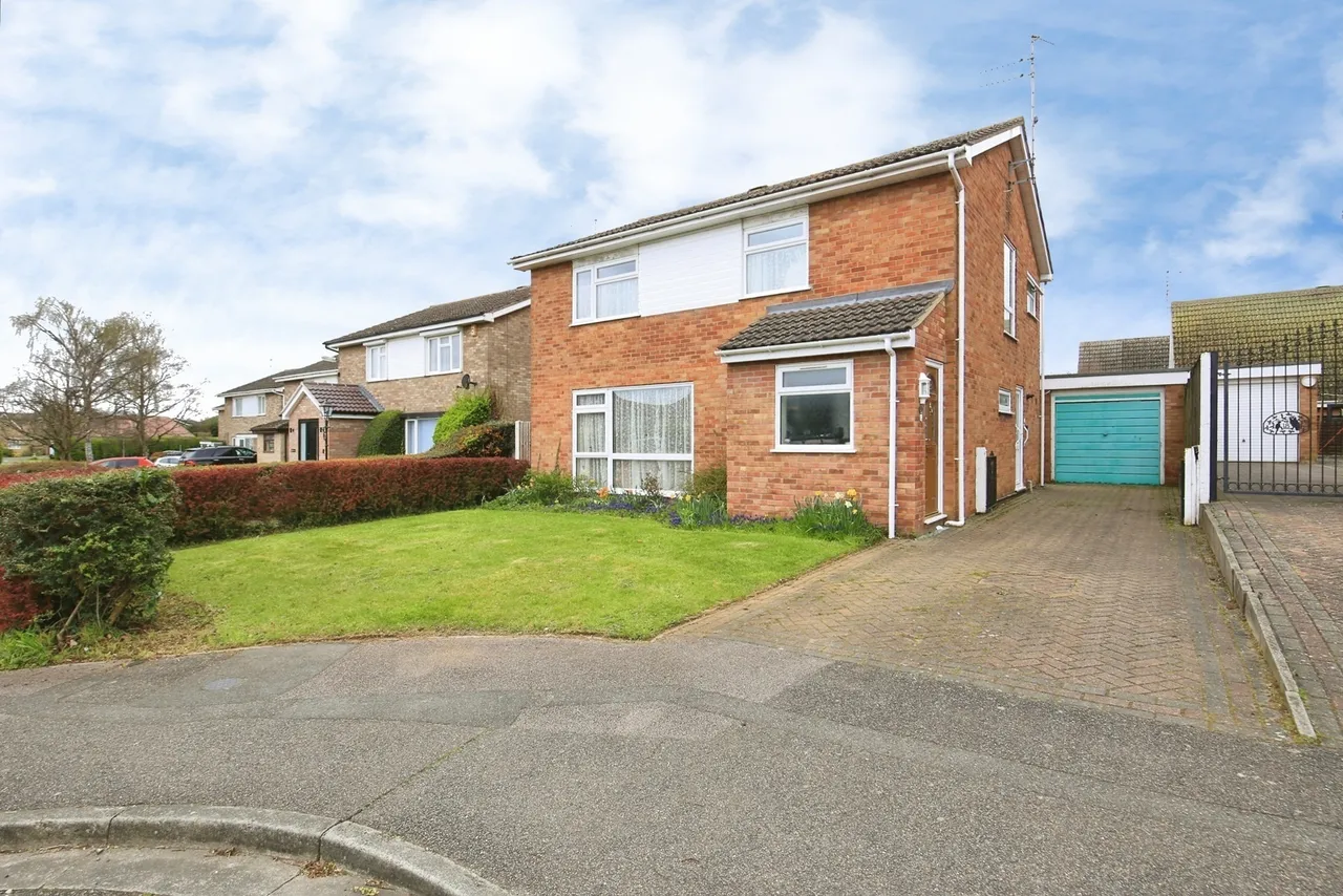 4 bed house for sale — Bradwell Road, Peterborough, Cambridgeshire, PE3
