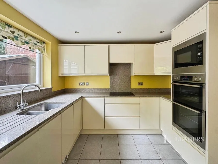 Valley Park Drive, Clanfield, PO8, photo 2