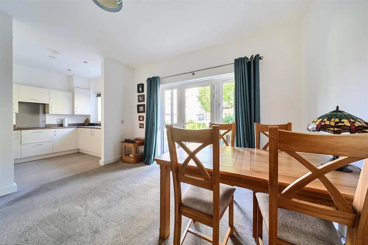 Hamilton Road, Sarisbury Green, photo 7