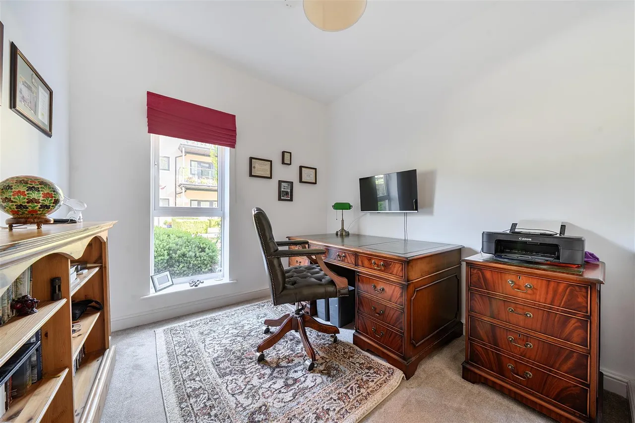 Hamilton Road, Sarisbury Green, photo 12