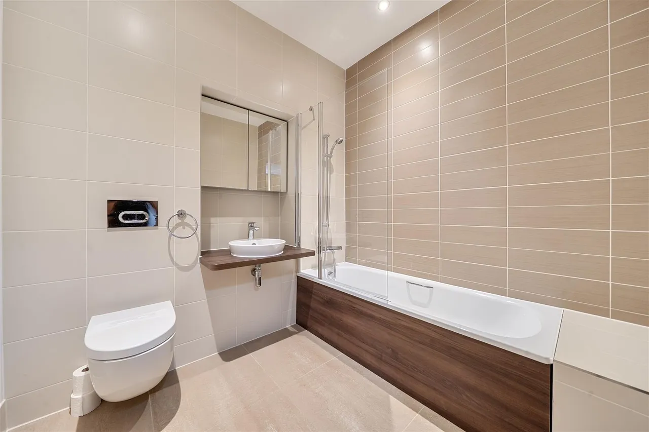 Hamilton Road, Sarisbury Green, photo 13