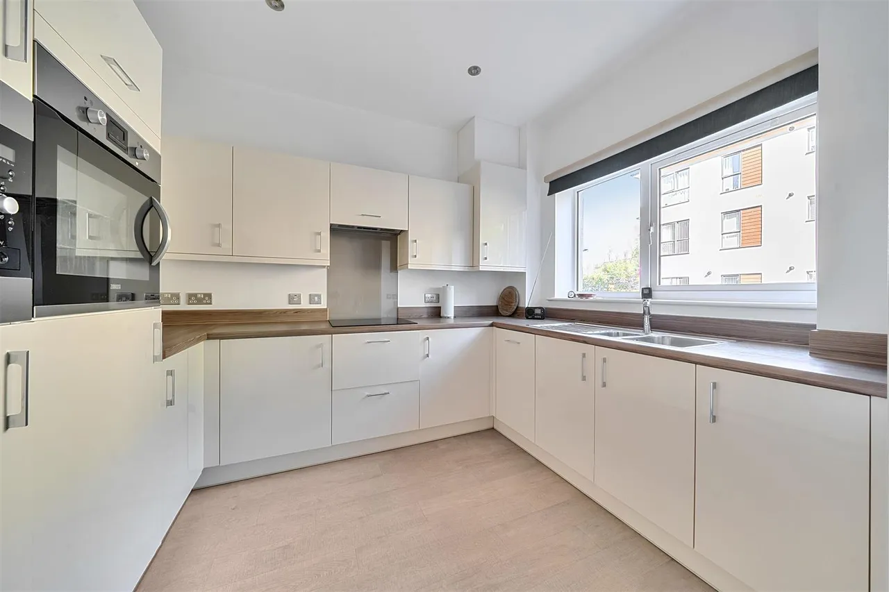 Hamilton Road, Sarisbury Green, photo 6