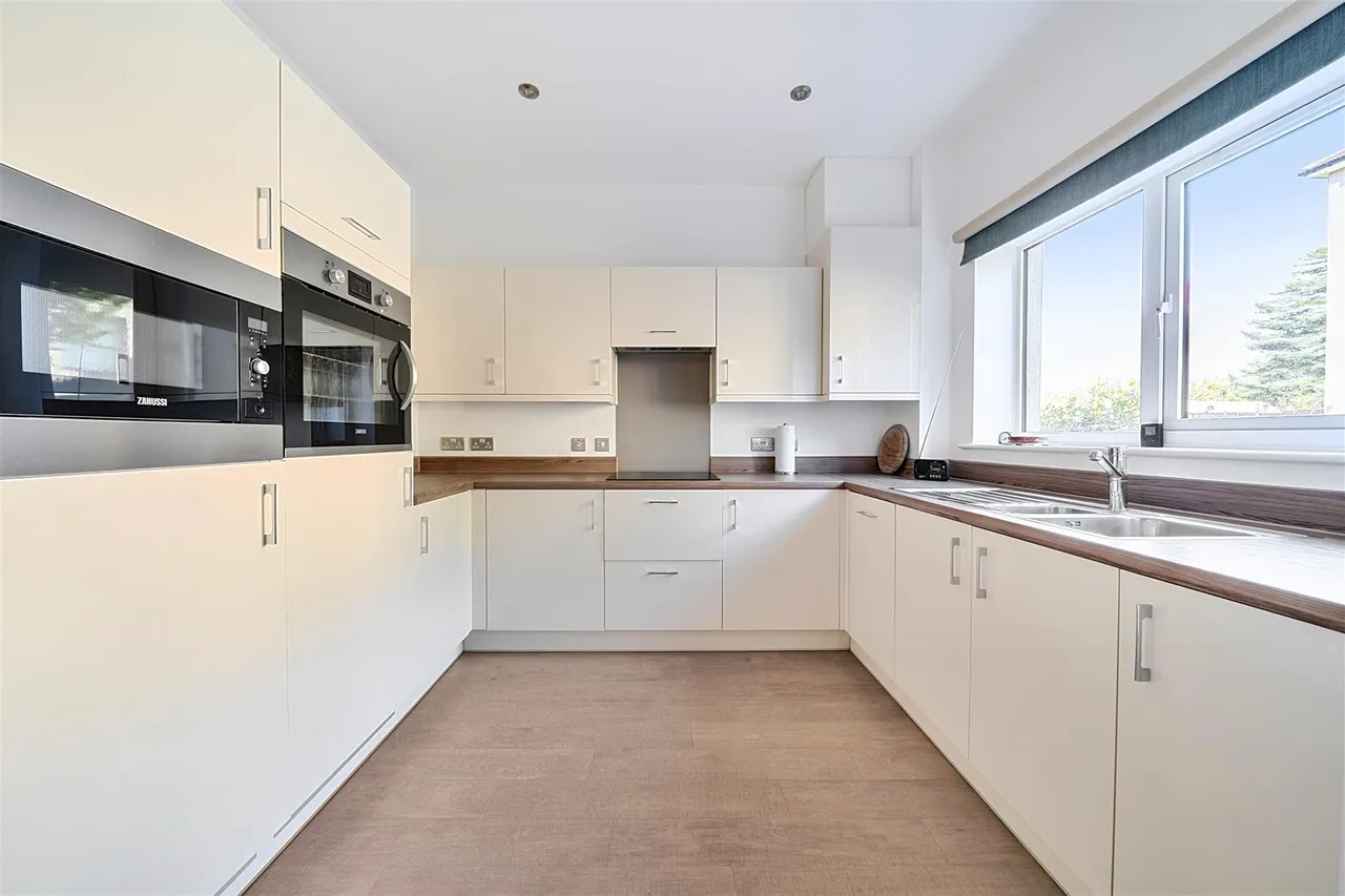 Hamilton Road, Sarisbury Green, photo 5