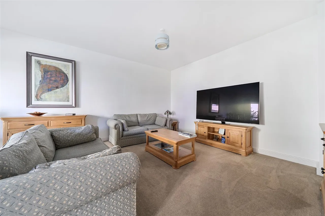 Hamilton Road, Sarisbury Green, photo 4