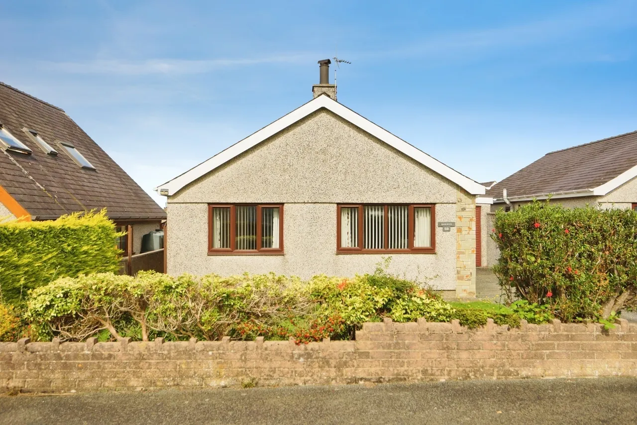 2 bed house for sale, Bro Gwylwyr, Nefyn, LL53