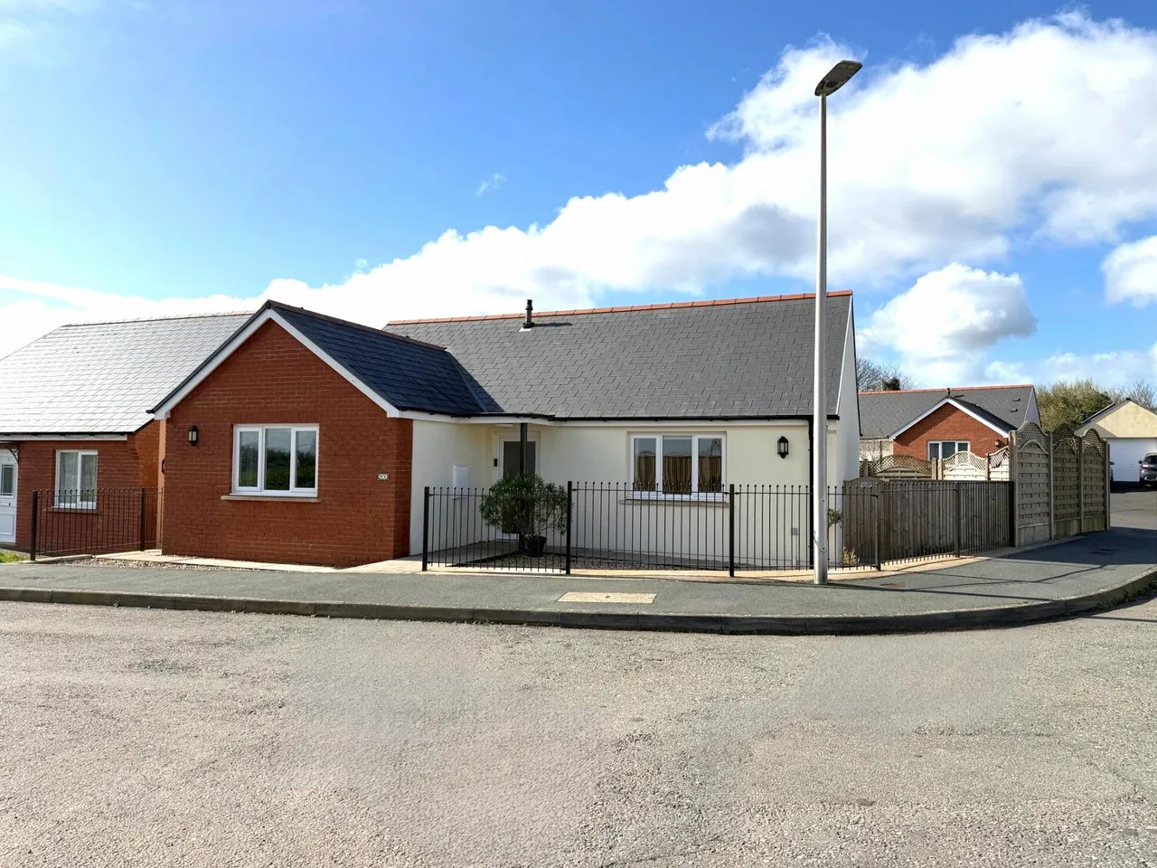 3 bed house for sale, Bowett Close, Hundleton, SA71