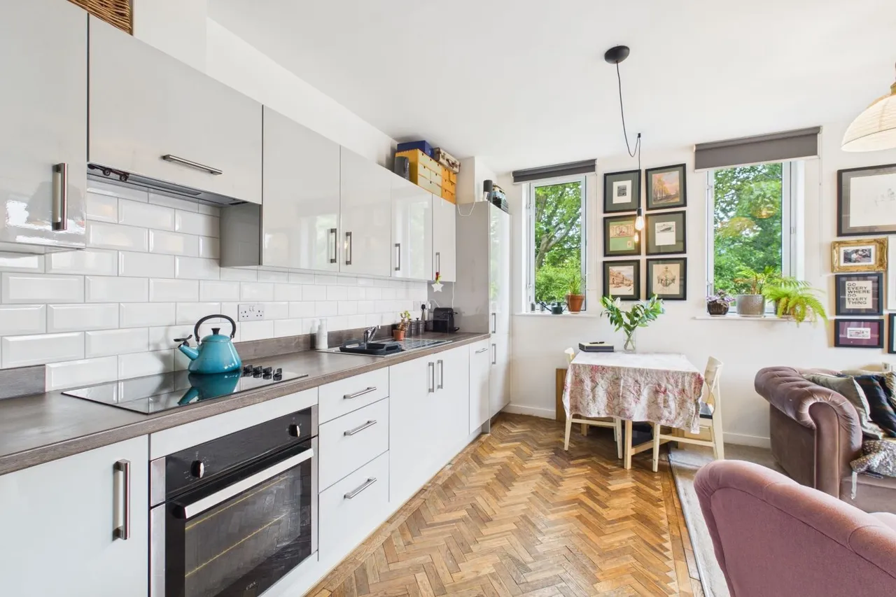 2 bed flat for sale, George Cayley Drive, York, YO30