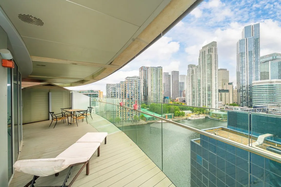 Crossharbour Plaza, Canary Wharf, photo 12