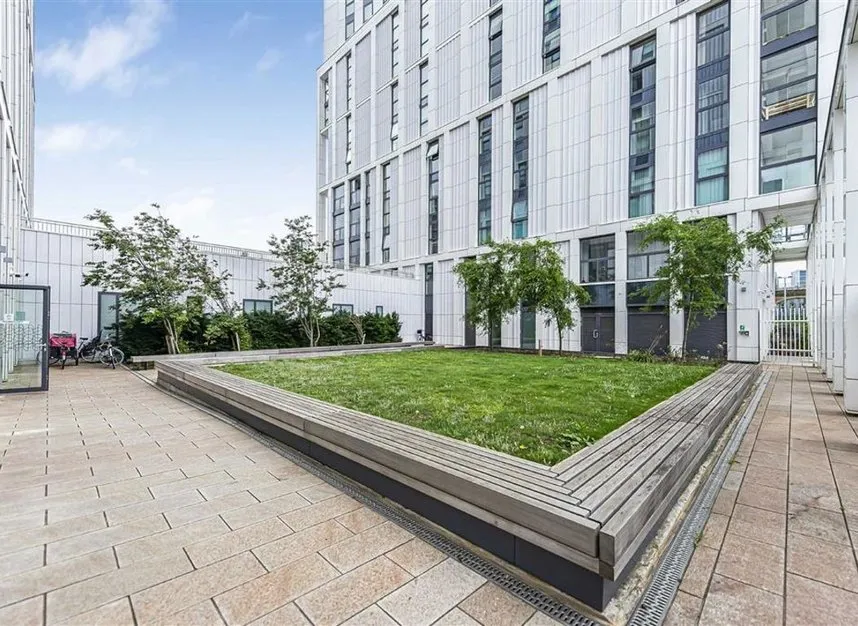 St. Josephs Street, Nine Elms, SW8, photo 8