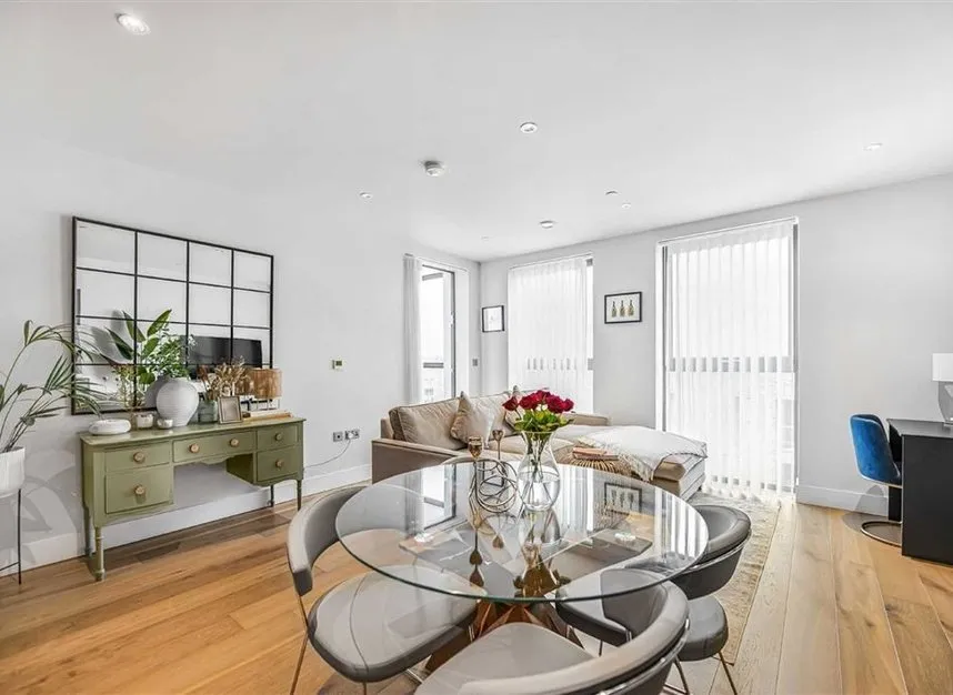 1 bed flat to rent — St. Josephs Street, Nine Elms, SW8