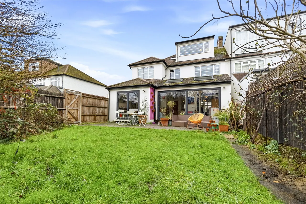 Craneford Way, Twickenham, TW2 7SB, photo 2