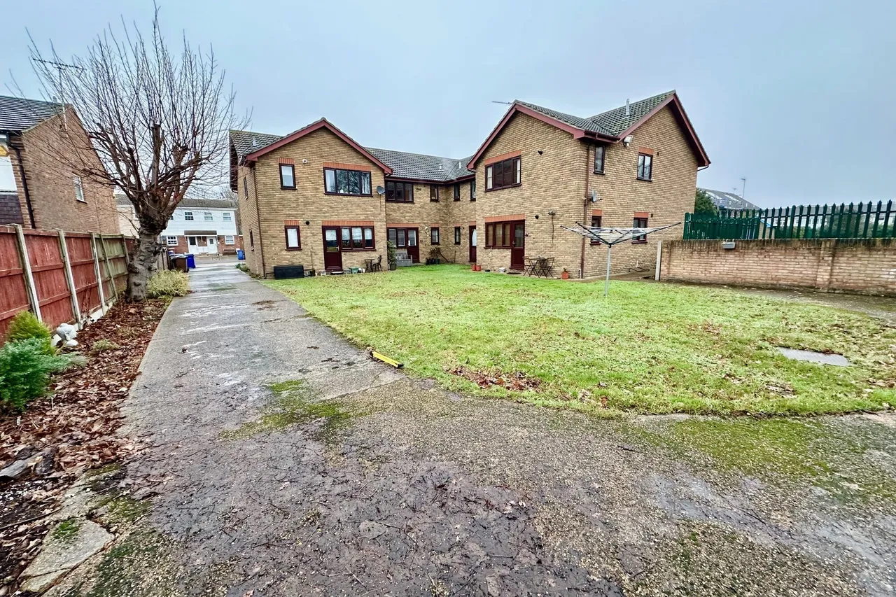 Lower Crescent, Linford, Stanford-Le-Hope, photo 11