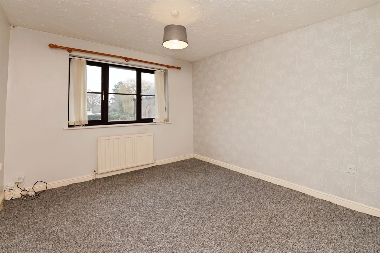 Lower Crescent, Linford, Stanford-Le-Hope, photo 7