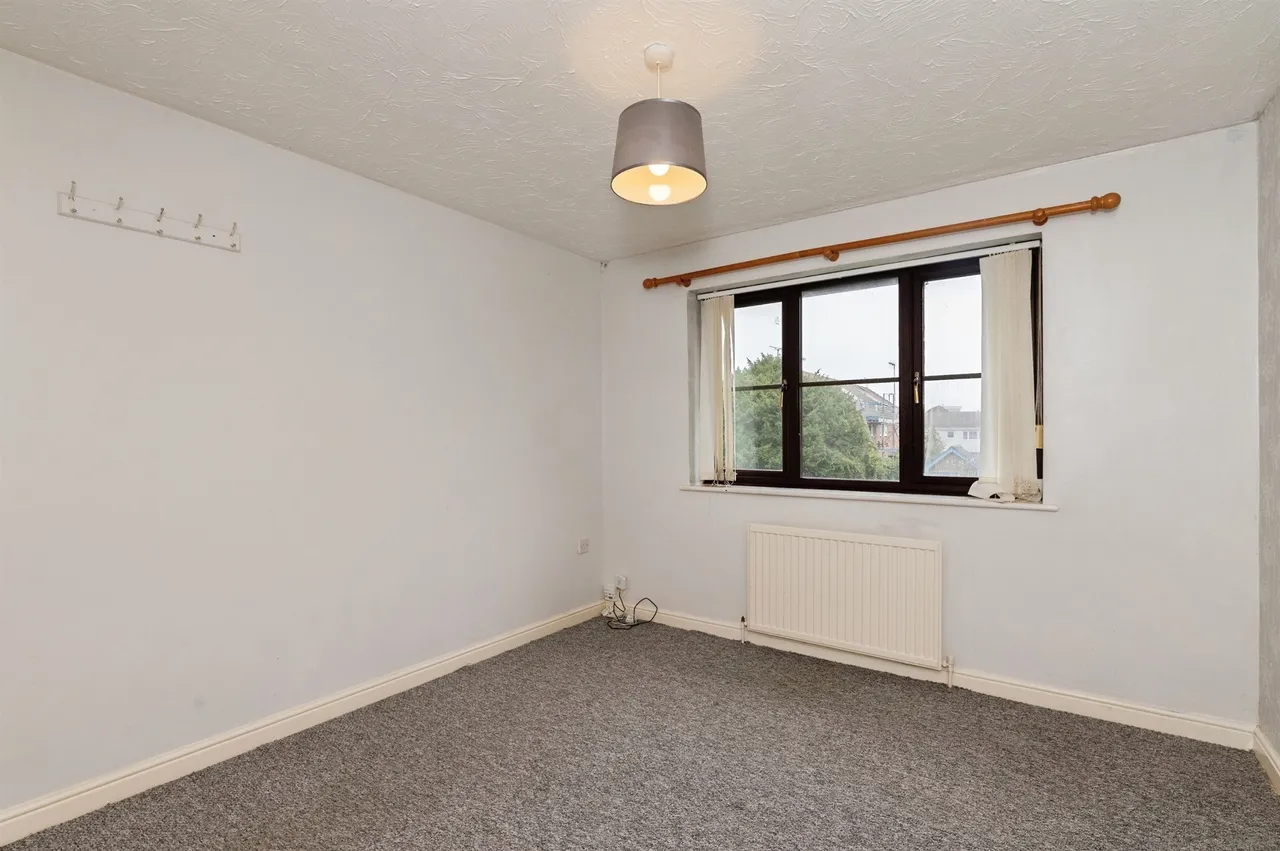 Lower Crescent, Linford, Stanford-Le-Hope, photo 6